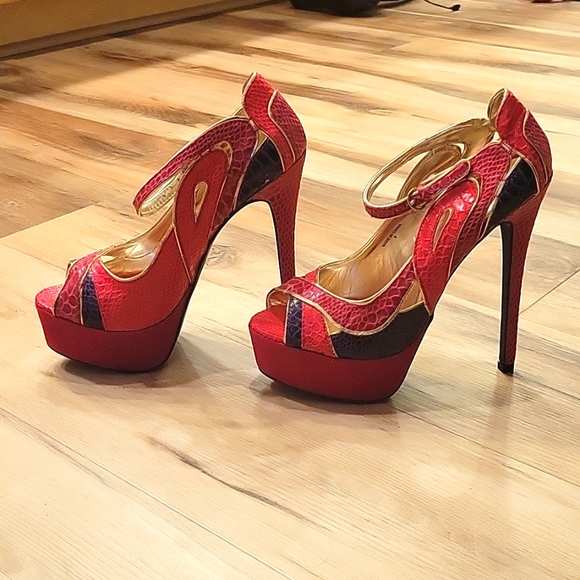 bebe Clarissa Platform High Heel Pump 9 - Picture 3 of 6